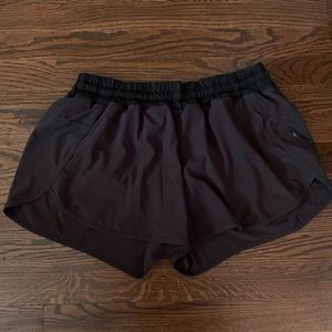 Lululemon Tracker V Shorts Size 12 Long